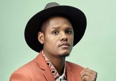 U-SAMTHING SOWETO WAQAMBA AMANGA NGENGOMA YAKHE UKUZE ITHENGWE