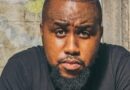 Akezile ukuzosinisa amahleza umphathi wezinhlelo omusha woKhozi FM